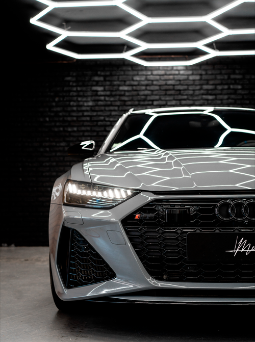 Audi RS6 Néon – Cadre lumineux LED – Art automobile moderne